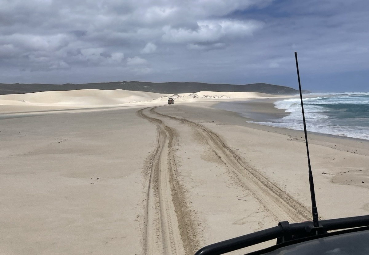 You are currently viewing 🏝️ Driving on the Beach: 8 Essential Tips to Avoid Getting Stuck